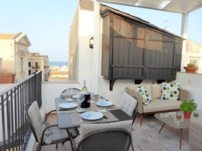 Casa Dei Nonni - Terraced Apartment With sea Views in Ortigia, Syracuse Sirakusa